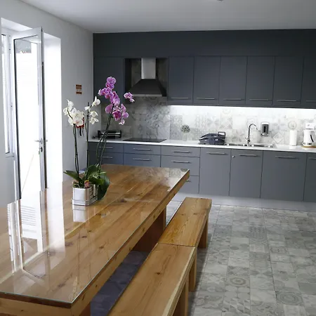 ホステル City's *